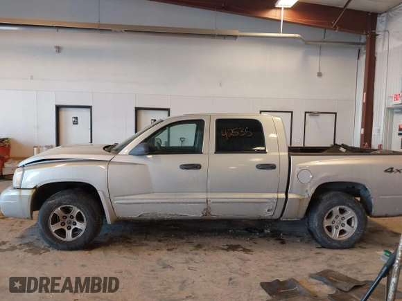 2006 Dodge Dakota SLT with VIN 1D7HW48N46S600256, listed as a IAAI auction lot 41442535 with 184,283 mi miles and . Bid and sale history available at carsss.com. Image 14.