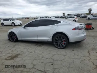 2014 Tesla Model S 60 z VIN 5YJSA1H11EFP43395, wystawiony jako Copart lot #54653845 z przebiegiem 120 180 mil mil oraz Szkoda całkowita • Salvage title. Historia ofert i sprzedaży dostępna na DreamBid. Obrazek 2.