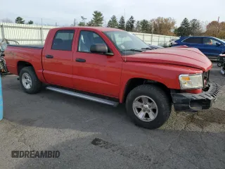 2008 Dodge Dakota SXT z VIN 1D7HW38KX8S542737, wystawiony jako Copart lot #78130834 z przebiegiem 60 496 mil mil oraz Szkoda całkowita • Salvage title. Historia ofert i sprzedaży dostępna na DreamBid. Obrazek 4.