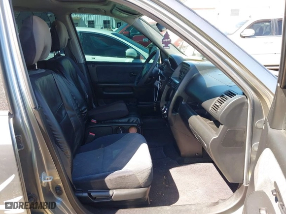 2006 Honda CR-V EX with VIN JHLRD68896C016085, listed as a IAAI auction lot 41826000 with 195,926 mi miles. Bid and sale history available at carsss.com. Image 5.