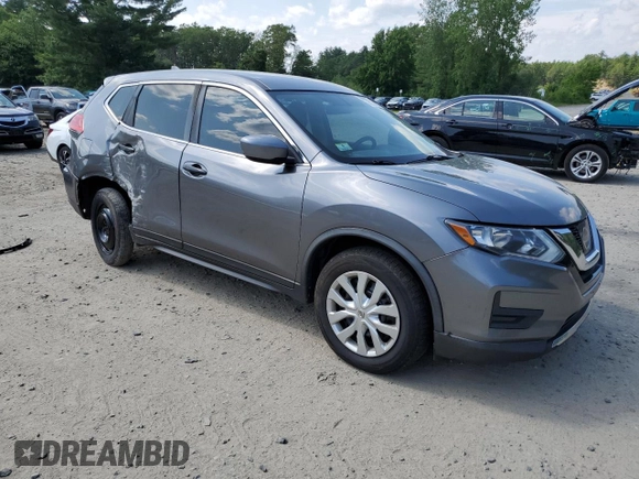 2017 Nissan Rogue SV z VIN KNMAT2MV0HP613929, wystawiony jako Copart lot #61374035 z przebiegiem 127 530 mil mil oraz Szkoda całkowita • Salvage title. Historia ofert i sprzedaży dostępna na DreamBid. Obrazek 4.