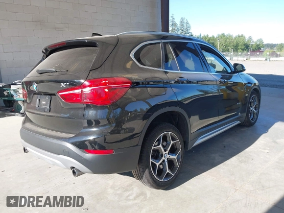 2018 BMW X1 xDrive28i z VIN WBXHT3C35J5L25056, wystawiony jako IAAI lot #42185474 z przebiegiem 62 631 mil mil oraz . Historia ofert i sprzedaży dostępna na DreamBid. Obrazek 4.