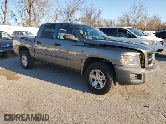 2008 Dodge Dakota SXT z VIN 1D7HW38K48S525576, wystawiony jako Copart lot #84548714 z przebiegiem 107 841 mil mil oraz Szkoda całkowita • Salvage title. Historia ofert i sprzedaży dostępna na DreamBid. Obrazek 4.
