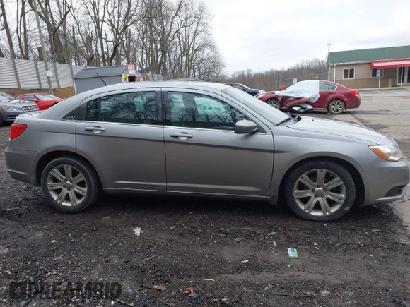 2014 Chrysler 200 Touring with VIN 1C3CCBBB1EN165049, listed as a IAAI auction lot 42005572 with 117,673 mi miles and . Bid and sale history available at carsss.com. Image 14.