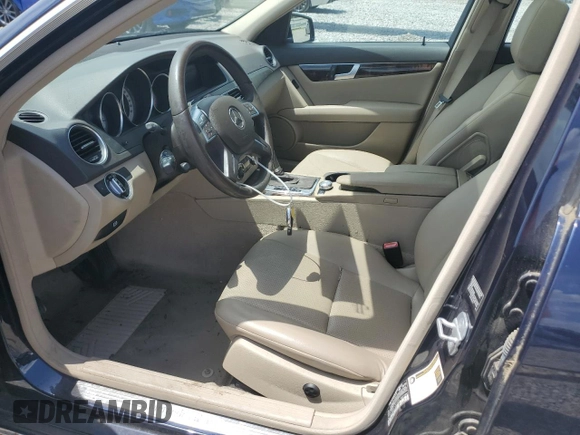 2012 Mercedes-Benz C 300 Sport z VIN WDDGF8BB8CA731905, wystawiony jako Copart lot #61692695 z przebiegiem 98 773 mil mil oraz Szkoda całkowita • Salvage title. Historia ofert i sprzedaży dostępna na DreamBid. Obrazek 7.