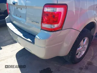 2008 Ford Escape XLS с VIN 1FMCU92ZX8KC32439, выставлен на аукционе IAAI как лот 41793317 с пробегом 115 831 миль миль и . История ставок и продаж доступна на DreamBid. Изображение 6.