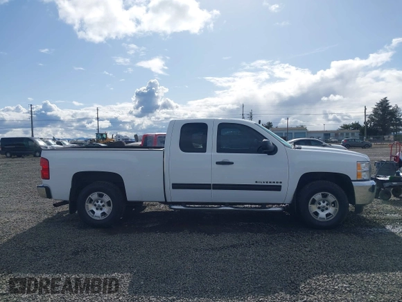 2013 Chevrolet Silverado 1500 LT with VIN 1GCRKSE72DZ375571, listed as a IAAI auction lot 41935839 with 81,696 mi miles and . Bid and sale history available at DreamBid. Image 13.
