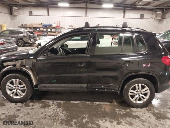 2015 Volkswagen Tiguan S with VIN WVGBV7AX6FW568723, listed as a IAAI auction lot 41567198 with 92,973 mi miles. Bid and sale history available at carsss.com. Image 15.