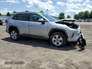 2020 Toyota RAV4 XLE z VIN 2T3P1RFV0LC079416, wystawiony jako Copart lot #61584115 z przebiegiem 64 508 mil mil oraz Szkoda całkowita • Salvage title. Historia ofert i sprzedaży dostępna na DreamBid. Obrazek 4.