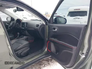 2018 Jeep Compass Trailhawk with VIN 3C4NJDDB5JT190890, listed as a IAAI auction lot 41251405 with 35,320 mi miles and . Bid and sale history available at carsss.com. Image 5.