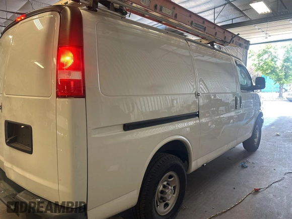 2020 Chevrolet Express Cargo with VIN 1GCWGAFP6L1186058, listed as a IAAI auction lot 42737734 with 106,149 mi miles and . Bid and sale history available at DreamBid. Image 15.