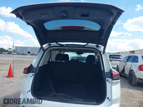 2025 Nissan Rogue SV with VIN 5N1BT3BA5SC828212, listed as a IAAI auction lot 42234352 with 1,256 mi miles and . Bid and sale history available at DreamBid. Image 17.