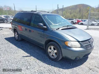 2005 Dodge Caravan SXT with VIN 2D4GP44L95R324232, listed as a IAAI auction lot 42056320 with 200,459 mi miles. Bid and sale history available at carsss.com. Image 1.
