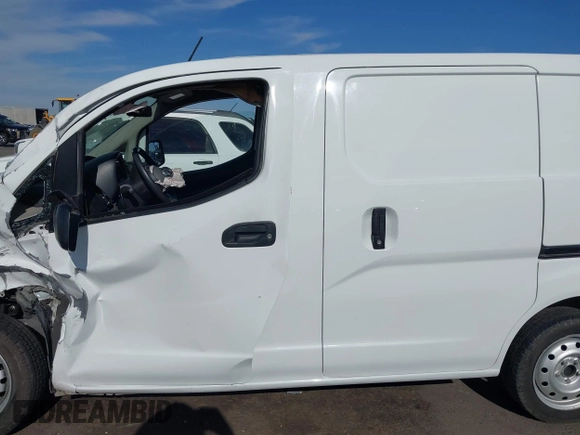 2016 Nissan NV200 S z VIN 3N6CM0KN6GK694378, wystawiony jako IAAI lot #42083804 z przebiegiem Nie podano mil oraz . Historia ofert i sprzedaży dostępna na DreamBid. Obrazek 14.