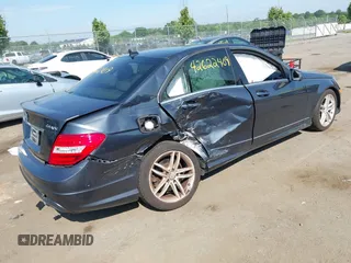 2013 Mercedes-Benz C 300 Sport с VIN WDDGF8AB2DG072641, выставлен на аукционе IAAI как лот 42622409 с пробегом 96 832 миль миль и . История ставок и продаж доступна на DreamBid. Изображение 4.