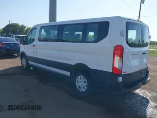 2019 Ford Transit Passenger XL z VIN 1FBZX2ZM8KKA75772, wystawiony jako IAAI lot #41990148 z przebiegiem 101 809 mil mil oraz . Historia ofert i sprzedaży dostępna na DreamBid. Obrazek 3.