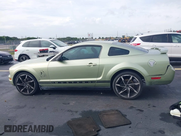 2005 Ford Mustang Deluxe с VIN 1ZVFT80N255140487, выставлен на аукционе IAAI как лот 42643309 с пробегом 153 782 миль миль и . История ставок и продаж доступна на DreamBid. Изображение 14.