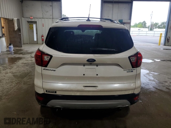2019 Ford Escape Titanium z VIN 1FMCU9J97KUA85865, wystawiony jako Copart lot #56643135 z przebiegiem Nie podano mil oraz Szkoda całkowita • Salvage title. Historia ofert i sprzedaży dostępna na DreamBid. Obrazek 6.