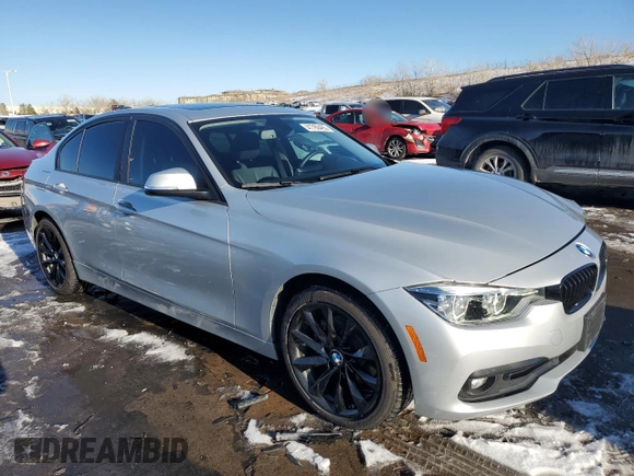 2018 BMW 3 Series 320i xDrive z VIN WBA8A3C56JA505736, wystawiony jako Copart lot #41780485 z przebiegiem 40 330 mil mil oraz Szkoda całkowita • Salvage title. Historia ofert i sprzedaży dostępna na DreamBid. Obrazek 4.