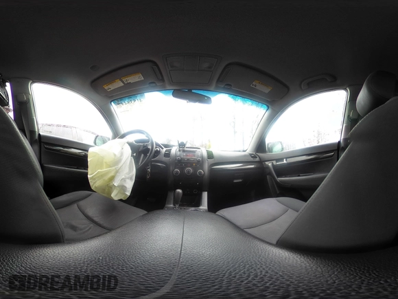 2013 Kia Sorento LX z VIN 5XYKT3A69DG354992, wystawiony jako IAAI lot #41538447 z przebiegiem 178 027 mil mil oraz . Historia ofert i sprzedaży dostępna na DreamBid. Obrazek 18.