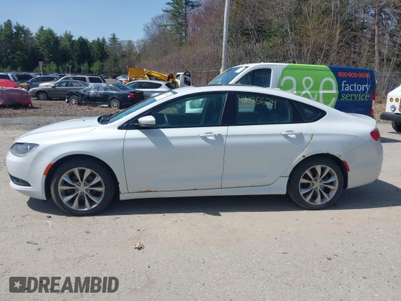 2015 Chrysler 200 S with VIN 1C3CCCBB6FN573571, listed as a IAAI auction lot 42125624 with 171,933 mi miles. Bid and sale history available at carsss.com. Image 12.