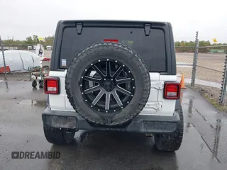2019 Jeep Wrangler Unlimited Sport Altitude with VIN 1C4HJXDG3KW528647, listed as a IAAI auction lot 40986538 with 85,381 mi miles and . Bid and sale history available at DreamBid. Image 17.