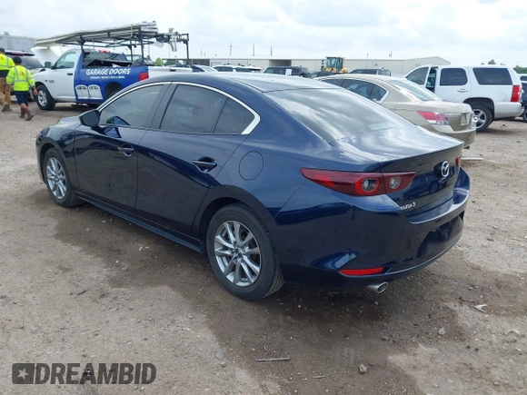 2023 Mazda 3 S z VIN 3MZBPAAM2PM361827, wystawiony jako IAAI lot #42389609 z przebiegiem 17 697 mil mil oraz . Historia ofert i sprzedaży dostępna na DreamBid. Obrazek 3.