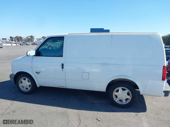 2004 Chevrolet Astro Cargo Van with VIN 1GCDM19X14B104664, listed as a IAAI auction lot 40177716 with NaN miles. Bid and sale history available at carsss.com. Image 13.