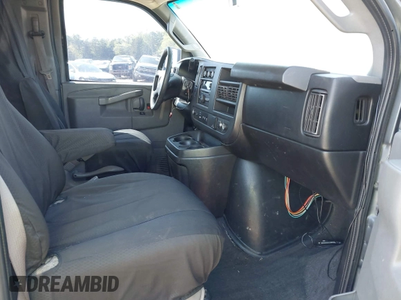 2017 Chevrolet Express Passenger LT z VIN 1GAZGPFGXH1166220, wystawiony jako IAAI lot #42018697 z przebiegiem 206 940 mil mil oraz . Historia ofert i sprzedaży dostępna na DreamBid. Obrazek 5.