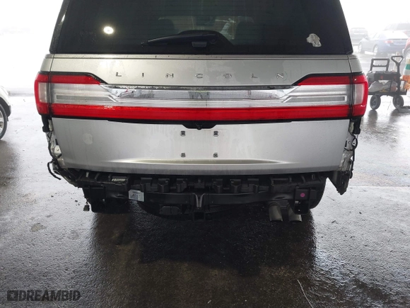 2019 Lincoln Navigator Reserve with VIN 5LMJJ2LTXKEL26583, listed as a IAAI auction lot 41448025 with 80,659 mi miles. Bid and sale history available at carsss.com. Image 6.