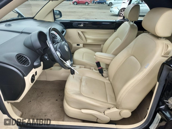 2008 Volkswagen Beetle SE with VIN 3VWRF31Y98M414685, listed as a Copart auction lot 64333685 with 30,116 mi miles and Salvage title. Bid and sale history available at DreamBid. Image 7.