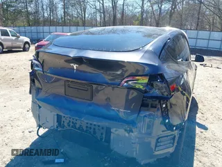 2024 Tesla Model Y Long Range z VIN 7SAYGDEE8RA262082, wystawiony jako IAAI lot #41834216 z przebiegiem 11 536 mil mil oraz . Historia ofert i sprzedaży dostępna na DreamBid. Obrazek 6.
