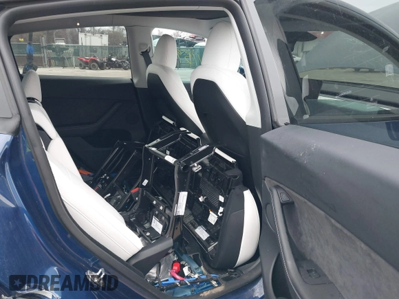 2024 Tesla Model Y Long Range with VIN 7SAYGDEE9RA269882, listed as a IAAI auction lot 41771485 with 18,145 mi miles. Bid and sale history available at carsss.com. Image 8.