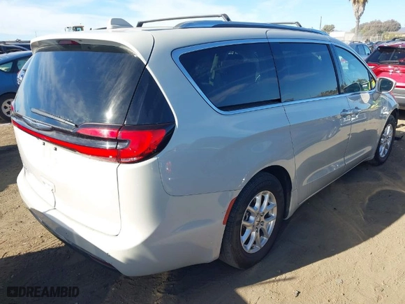 2021 Chrysler Pacifica Touring L with VIN 2C4RC1BG3MR528397, listed as a IAAI auction lot 41208821 with 91,310 mi miles. Bid and sale history available at carsss.com. Image 4.