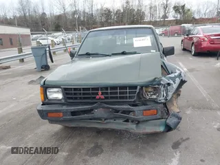 1992 Mitsubishi Mighty Max z VIN JA7FL24W5NP011633, wystawiony jako IAAI lot #41864873 z przebiegiem 301 895 mil mil oraz . Historia ofert i sprzedaży dostępna na DreamBid. Obrazek 12.