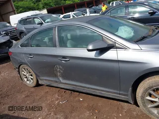 2018 Hyundai Sonata SE z VIN 5NPE24AF0JH641955, wystawiony jako IAAI lot #42255157 z przebiegiem 120 992 mil mil oraz . Historia ofert i sprzedaży dostępna na DreamBid. Obrazek 14.