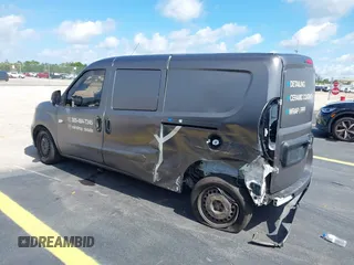 2017 Ram ProMaster City Cargo Tradesman z VIN ZFBERFAB9H6D25646, wystawiony jako IAAI lot #42258881 z przebiegiem 92 286 mil mil oraz . Historia ofert i sprzedaży dostępna na DreamBid. Obrazek 3.