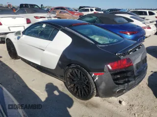 2011 Audi R8 5.2L z VIN WUAANAFG8BN000143, wystawiony jako Copart lot #74799504 z przebiegiem Nie podano mil oraz Szkoda całkowita • Salvage title. Historia ofert i sprzedaży dostępna na DreamBid. Obrazek 2.