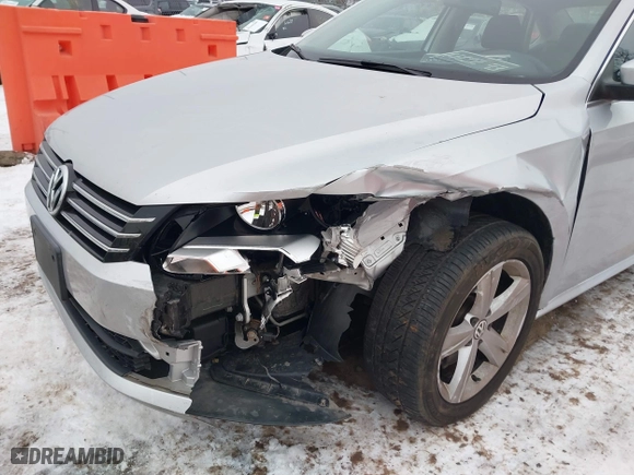 2013 Volkswagen Passat SE w/Sunroof with VIN 1VWBH7A35DC005005, listed as a IAAI auction lot 41150825 with 90,467 mi miles. Bid and sale history available at carsss.com. Image 6.