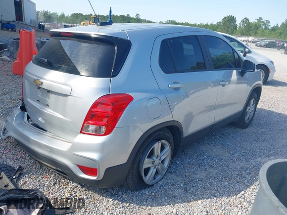 2020 Chevrolet Trax LS with VIN 3GNCJKSB8LL313882, listed as a IAAI auction lot 42030112 with 34,072 mi miles and . Bid and sale history available at DreamBid. Image 4.