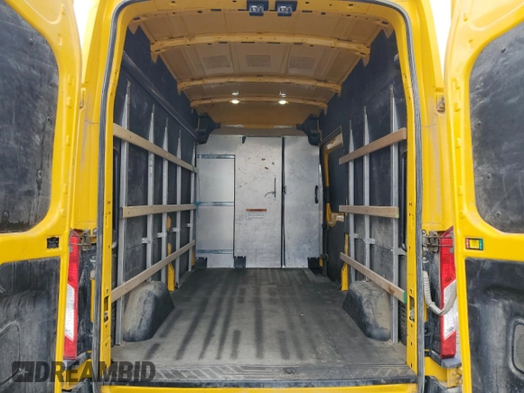 2023 Ford Transit Cargo z VIN 1FTBR1X81PKA73943, wystawiony jako Copart lot #60577215 z przebiegiem 74 975 mil mil oraz Szkoda całkowita • Salvage title. Historia ofert i sprzedaży dostępna na DreamBid. Obrazek 10.