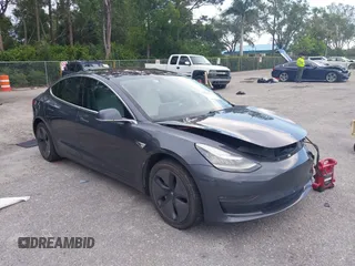 2018 Tesla Model 3 Long Range Battery z VIN 5YJ3E1EA0JF155558, wystawiony jako IAAI lot #42354075 z przebiegiem 80 838 mil mil oraz . Historia ofert i sprzedaży dostępna na DreamBid. Obrazek 1.