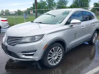 2017 Lincoln MKC Reserve z VIN 5LMCJ3D97HUL53966, wystawiony jako IAAI lot #42248077 z przebiegiem 55 245 mil mil oraz . Historia ofert i sprzedaży dostępna na DreamBid. Obrazek 17.