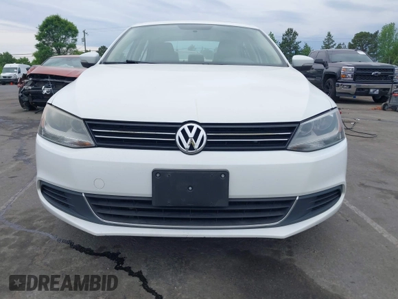 2014 Volkswagen Jetta Sedan SE w/Connectivity/Sunroof PZEV with VIN 3VWD17AJ5EM326425, listed as a IAAI auction lot 42066054 with 125,004 mi miles. Bid and sale history available at carsss.com. Image 6.