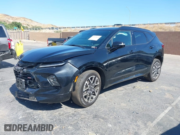 2024 Chevrolet Blazer RS z VIN 3GNKBERS0RS155598, wystawiony jako IAAI lot #39970423 z przebiegiem 15 171 mil mil oraz . Historia ofert i sprzedaży dostępna na DreamBid. Obrazek 2.