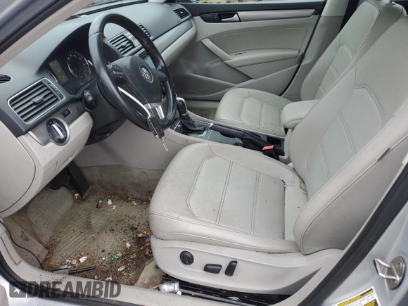 2015 Volkswagen Passat Limited Edition Edition z VIN 1VWAT7A39FC084725, wystawiony jako Copart lot #57993735 z przebiegiem 84 418 mil mil oraz Szkoda całkowita • Salvage title. Historia ofert i sprzedaży dostępna na DreamBid. Obrazek 7.