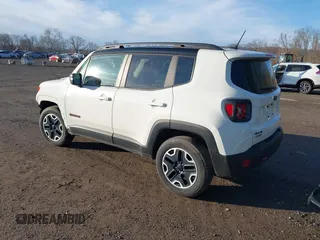 2017 Jeep Renegade Deserthawk z VIN ZACCJBCBXHPG50494, wystawiony jako IAAI lot #41858069 z przebiegiem 98 174 mil mil oraz . Historia ofert i sprzedaży dostępna na DreamBid. Obrazek 3.