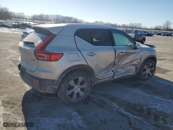 2019 Volvo XC40 Inscription with VIN YV4162UL5K2056538, listed as a Copart auction lot 42796685 with 33,084 mi miles and Salvage Title. Bid and sale history available at carsss.com. Image 3.