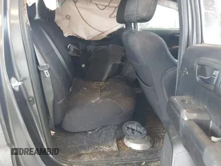 2022 Toyota Tacoma SR z VIN 3TMCZ5ANXNM493703, wystawiony jako IAAI lot #42139285 z przebiegiem 42 572 mil mil oraz . Historia ofert i sprzedaży dostępna na DreamBid. Obrazek 8.