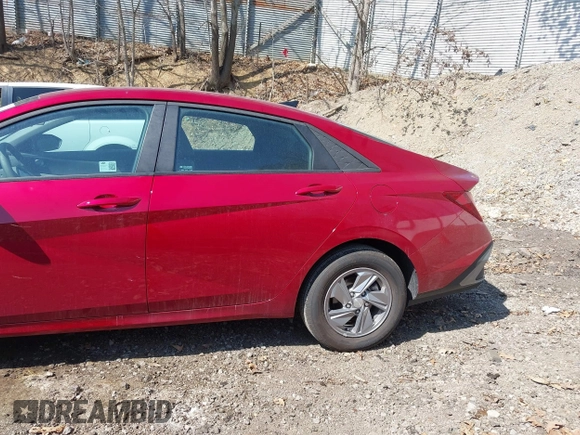 2025 Hyundai Elantra SE z VIN KMHLL4DG4SU856802, wystawiony jako IAAI lot #42102646 z przebiegiem 1 555 mil mil oraz . Historia ofert i sprzedaży dostępna na DreamBid. Obrazek 22.